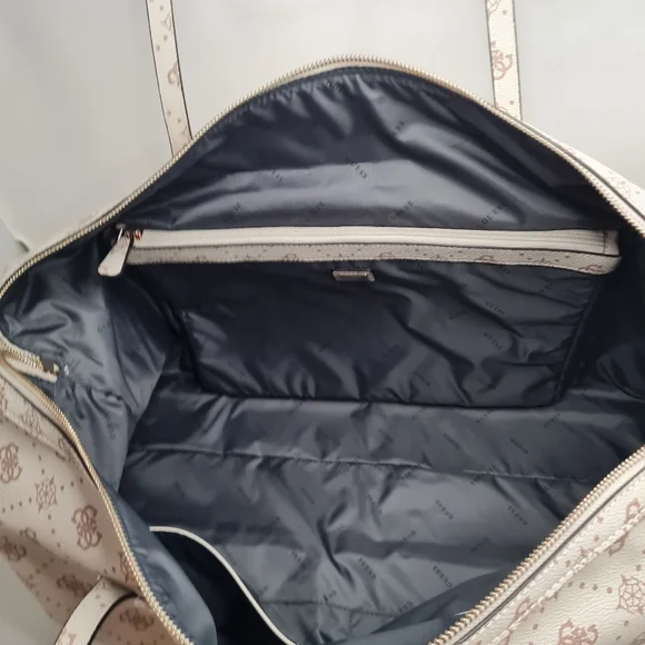 Guess Logo Duffle Bag - Picture 8 of 9